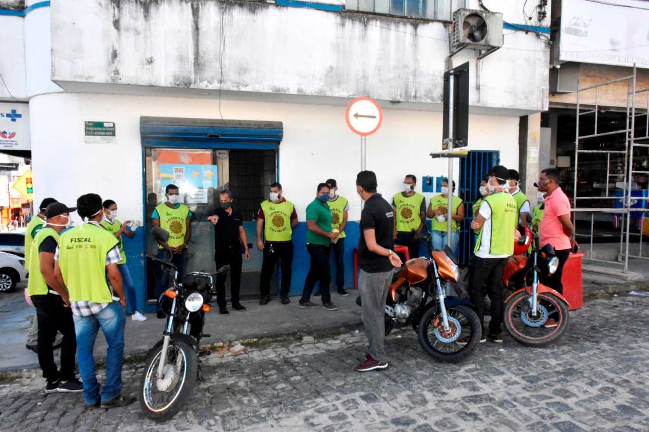 Camacã: Prefeitura contrata equipe para orientar e conter aglomeração no centro da cidade